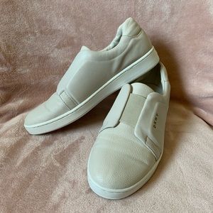 Sneakers 👟 DKNY